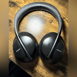 Bose Headphones 700